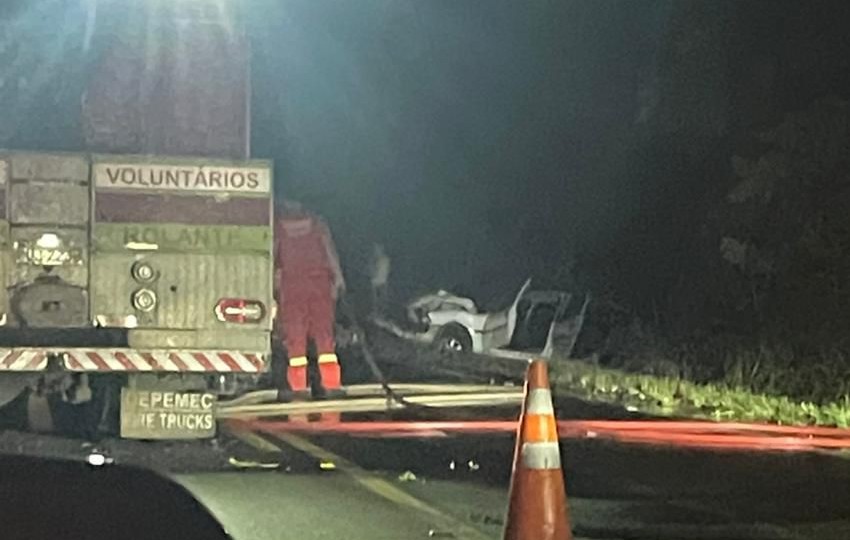 Colisão frontal na ERS-239, em Rolante, deixa motoristas e passageiros feridos