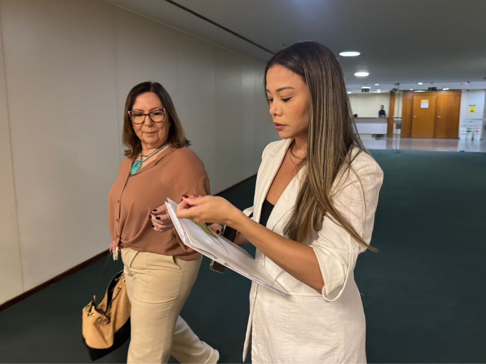 Em busca de recursos, prefeita de Taquara se reúne com deputados gaúchos em Brasília