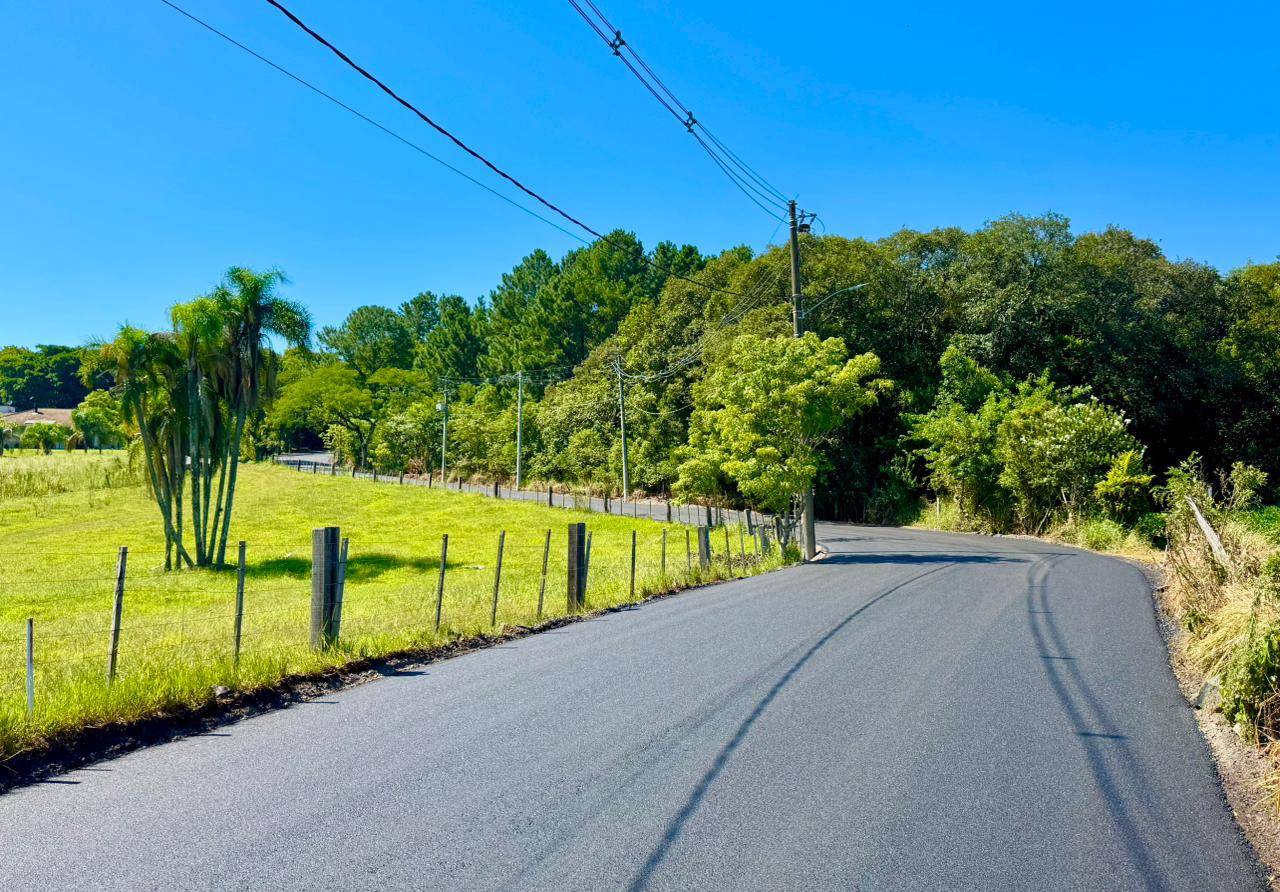 Mais um trecho da Estrada Picada Francesa recebe pavimentação asfáltica no interior do Município