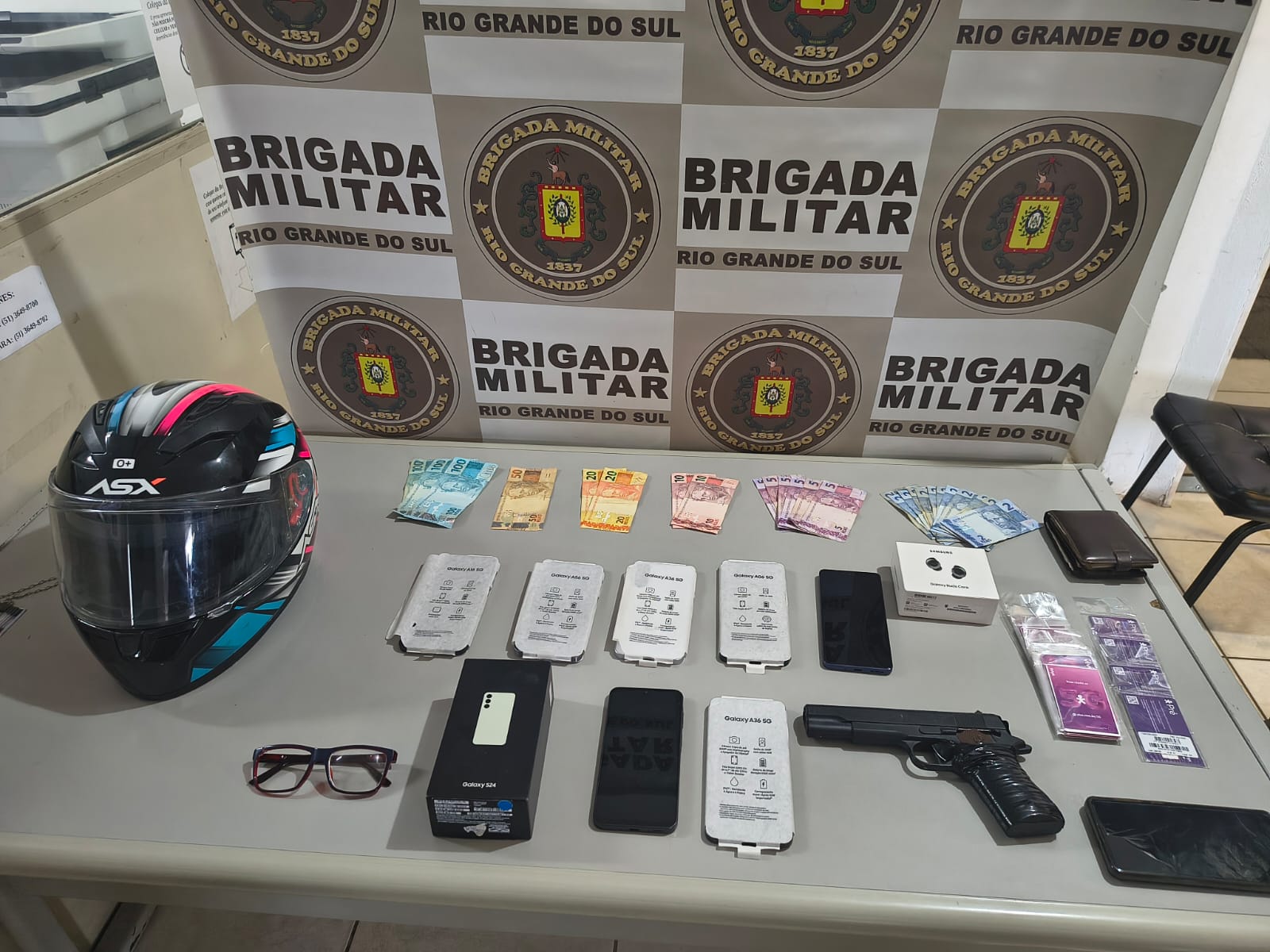 Dupla com extensa ficha criminal é presa após assalto a loja no Centro de Taquara