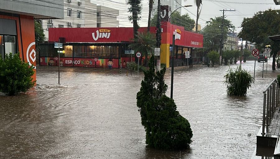 Temporal provoca alagamentos em Taquara e Parobé; 34 mm de chuva caem em apenas 15 minutos