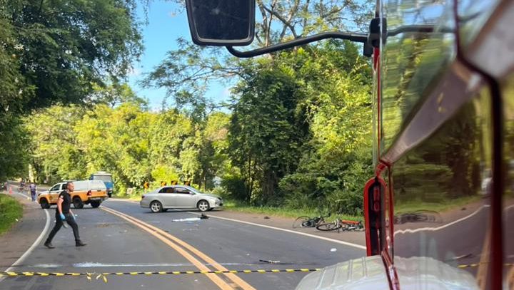 Atropelamento em Três Coroas deixa três ciclistas mortos