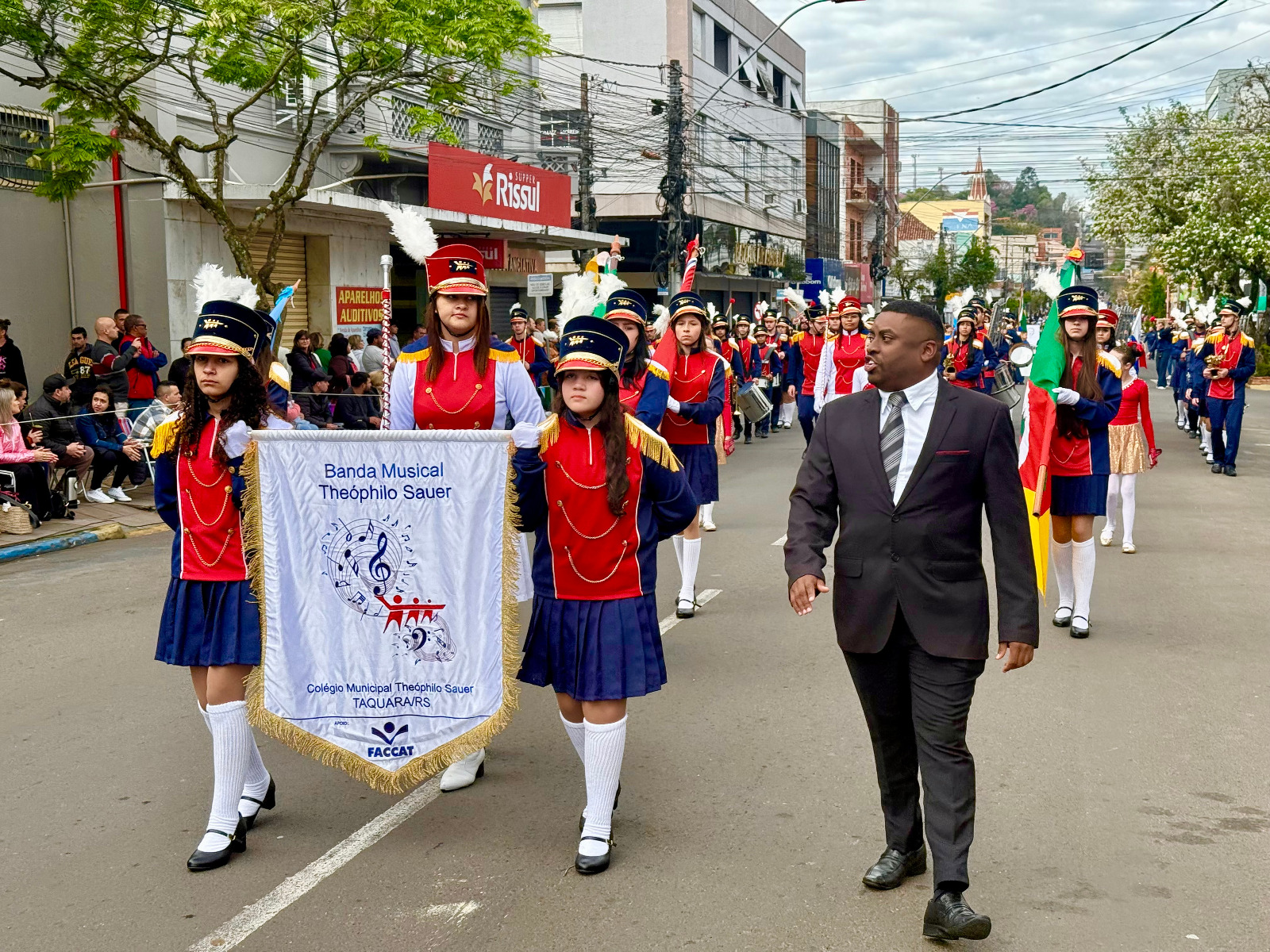 Prefeitura de Taquara abre vagas para estudantes interessados em integrar as bandas marciais do município