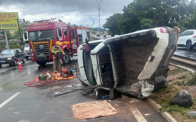 Colisão entre caminhão e carro deixa ferido na ERS-239