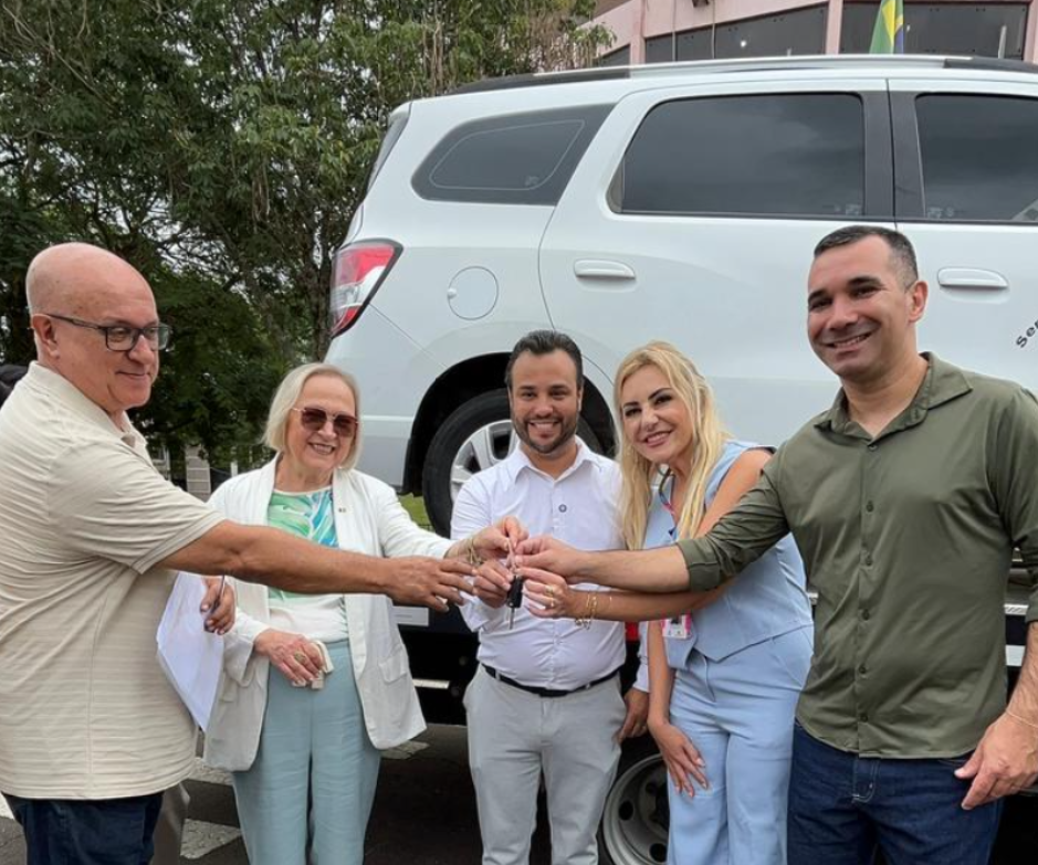 Parobé recebe veículo do Governo do Estado para fortalecer programas da primeira infância
