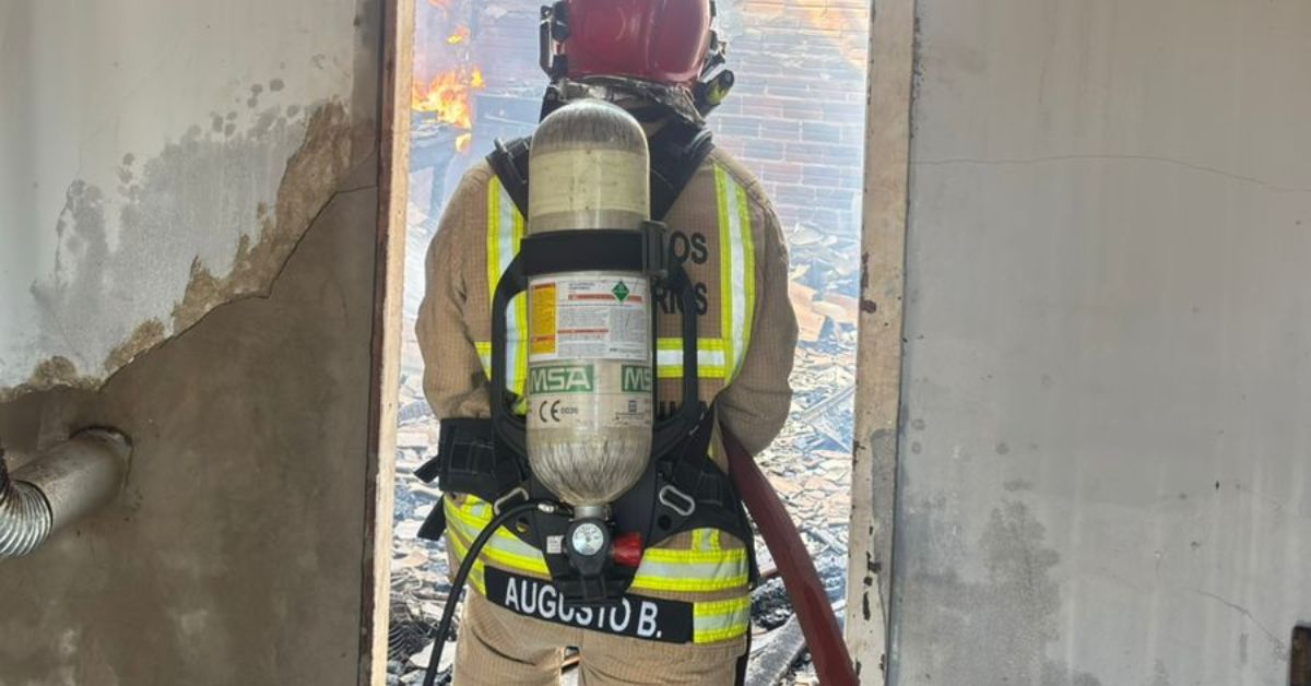 Incêndio atinge residência no bairro Invernada e mobiliza bombeiros em Igrejinha