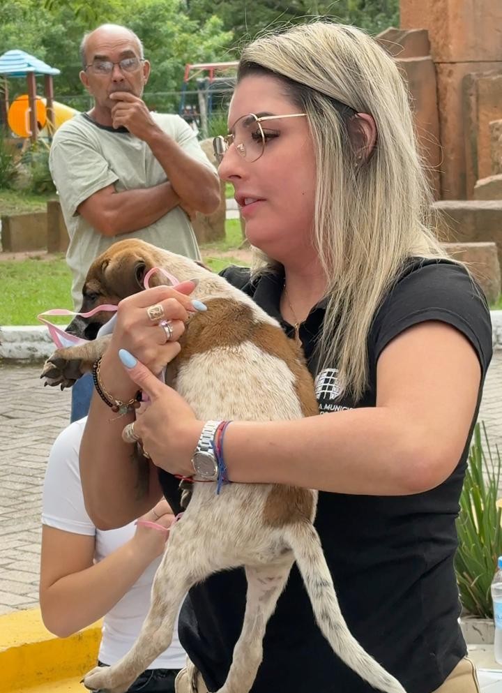 Feira de Adoção garante 19 novos lares para cães em Parobé