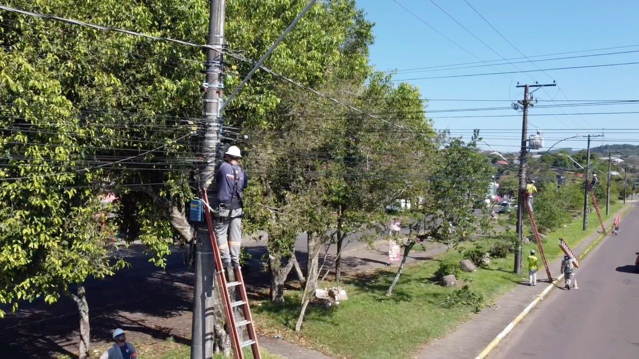 Prefeitura inicia campanha Poste Limpo Parobé para reforçar segurança e organização urbana