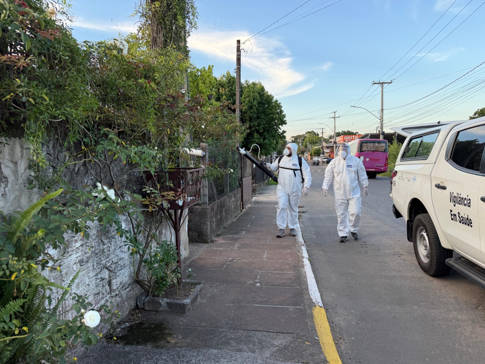 Aplicação de Nebulização nas ruas e terrenos "fumacê" reforça ações de combate à dengue em Taquara