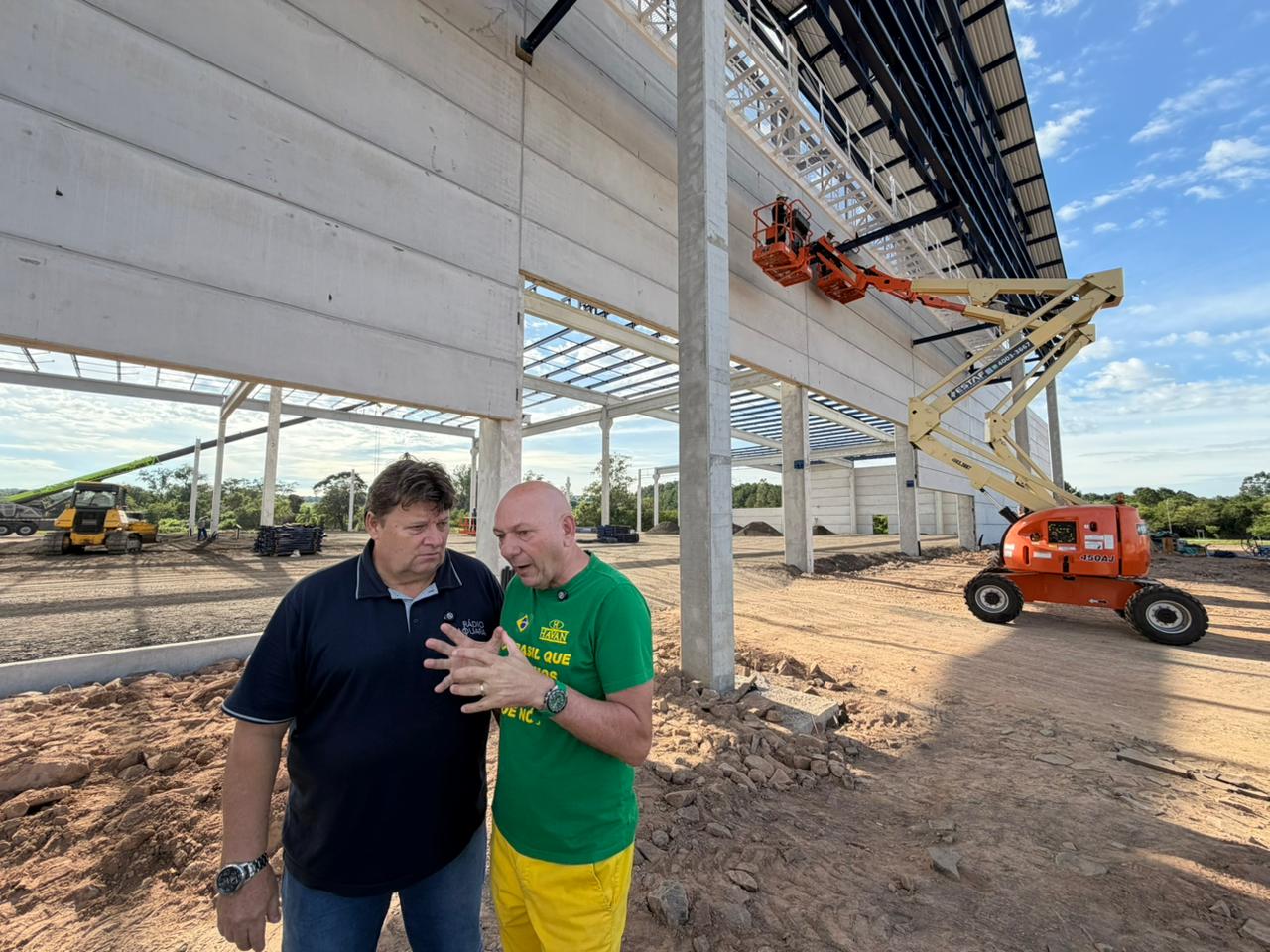 Luciano Hang visita obras da megaloja da Havan em Taquara, que deve ser inaugurada em maio