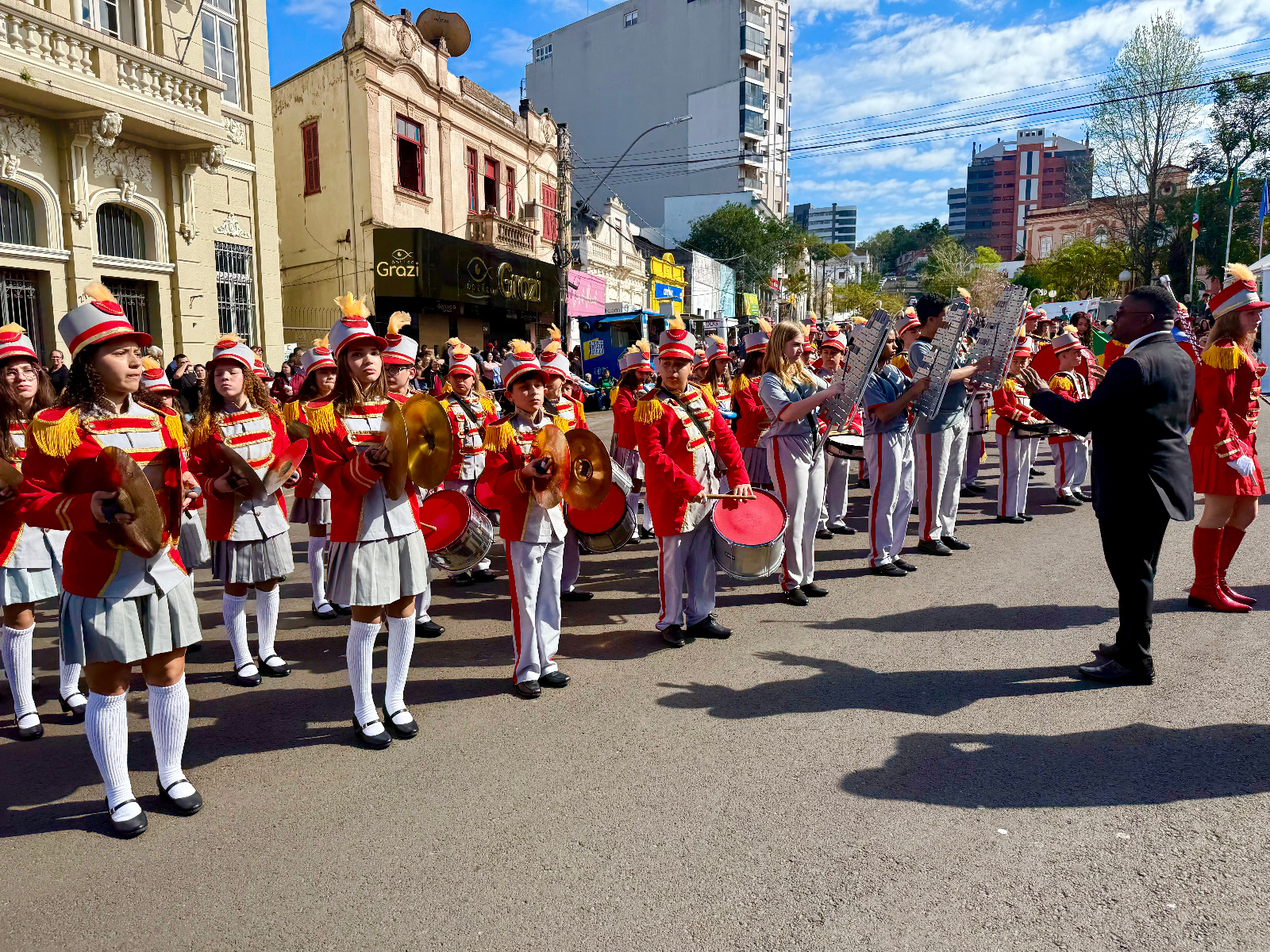 Mais de 230 jovens se inscrevem para integrar as bandas marciais escolares de Taquara