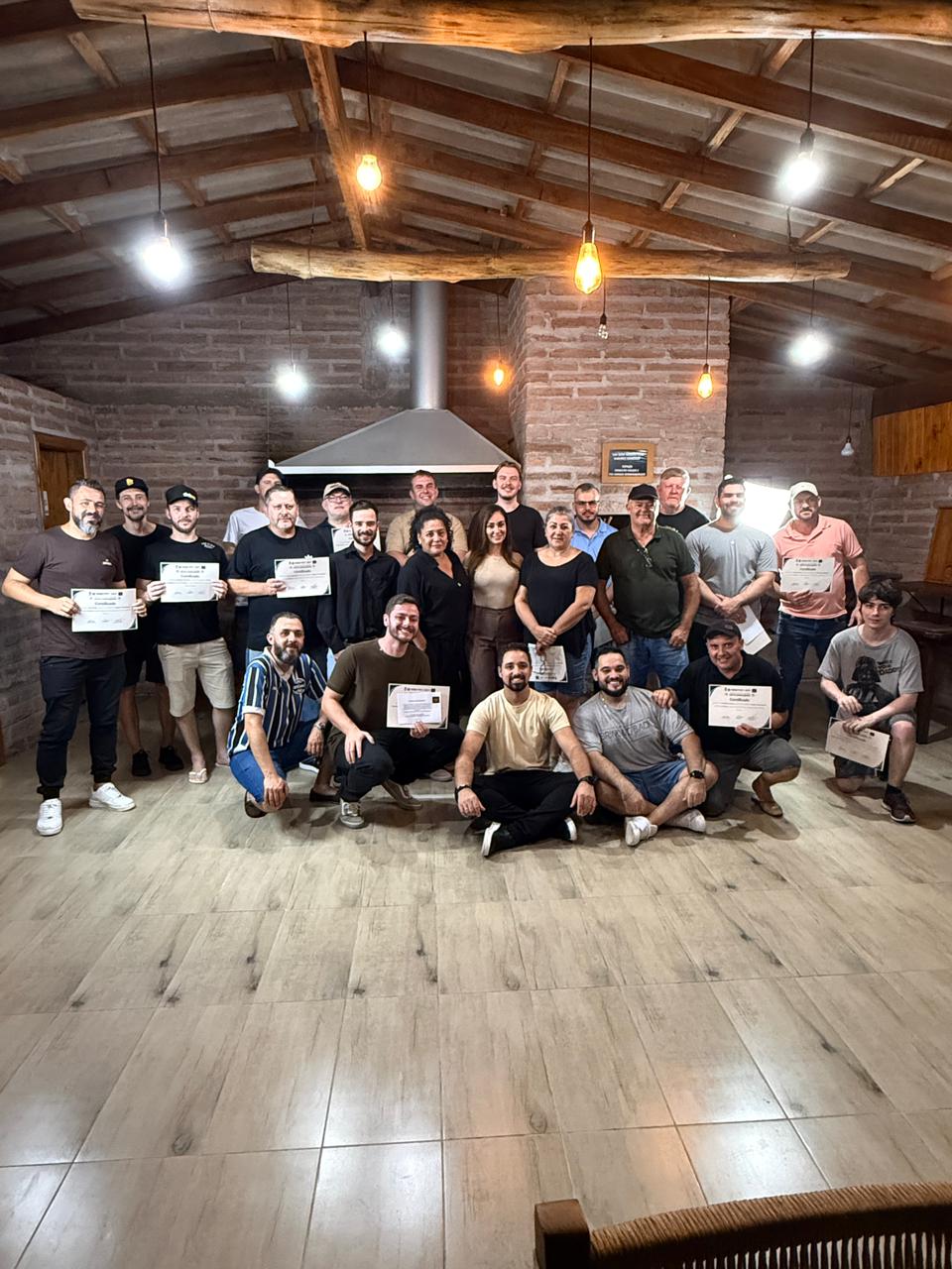 Parobé forma 21 novos mestres churrasqueiros em curso de qualificação profissional