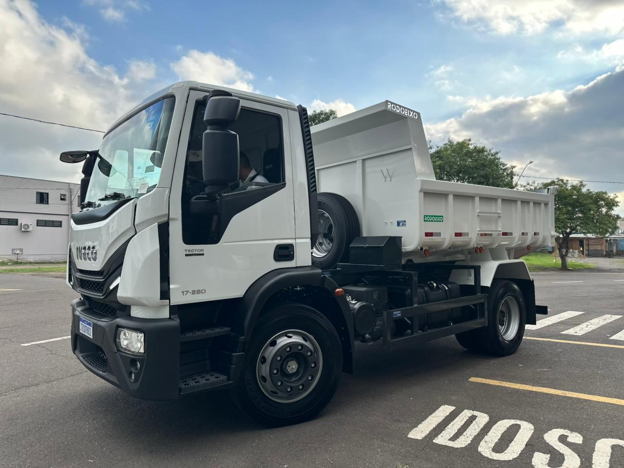 Parobé adquire caminhão 0km para reforçar serviços da Secretaria de Obras