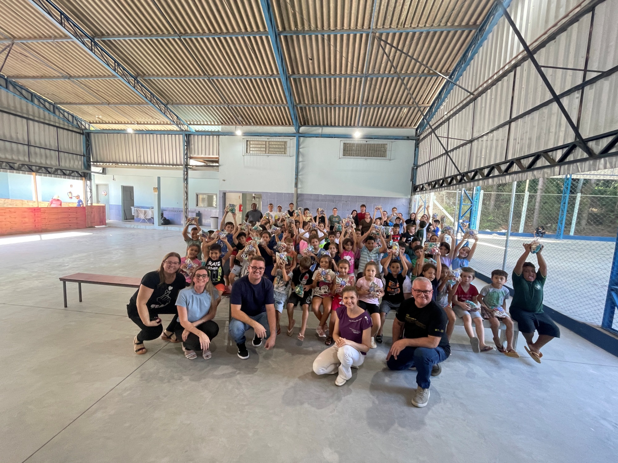 Campanha Páscoa Feliz da CDL entrega mais de mil ninhos a idosos e crianças