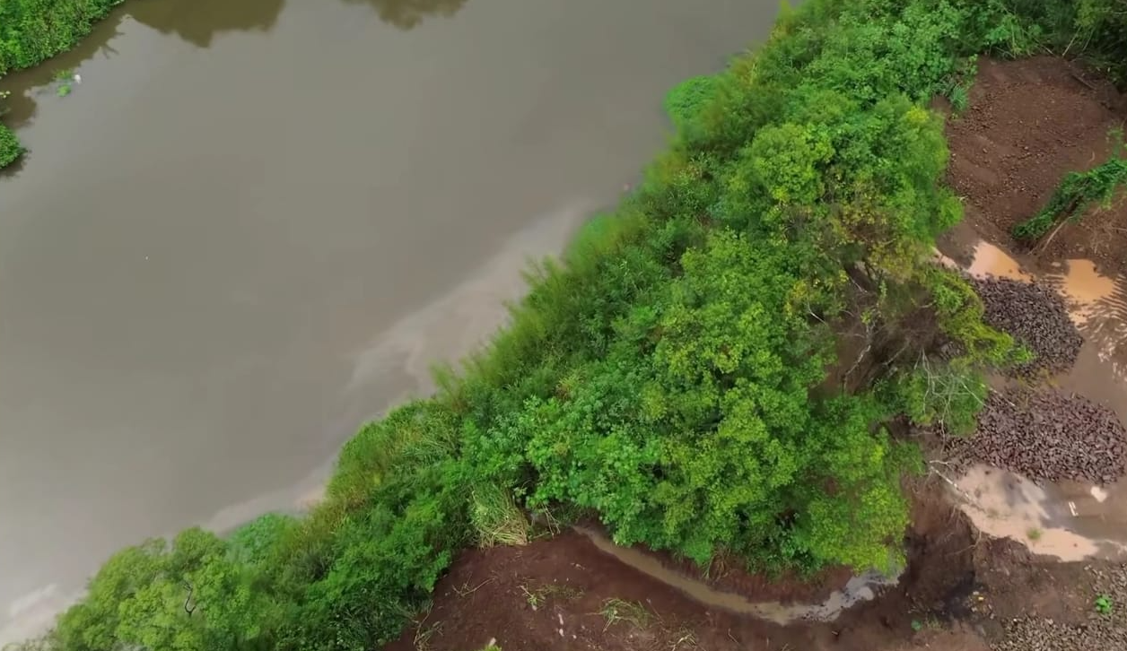 Após denúncia, Prefeitura de Igrejinha diz que mancha em rio é resultado de limpeza pluvial, não contaminação