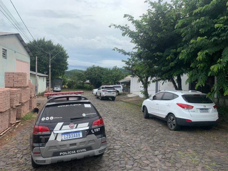 Homem mata ex-companheira com golpes de faca em Parobé