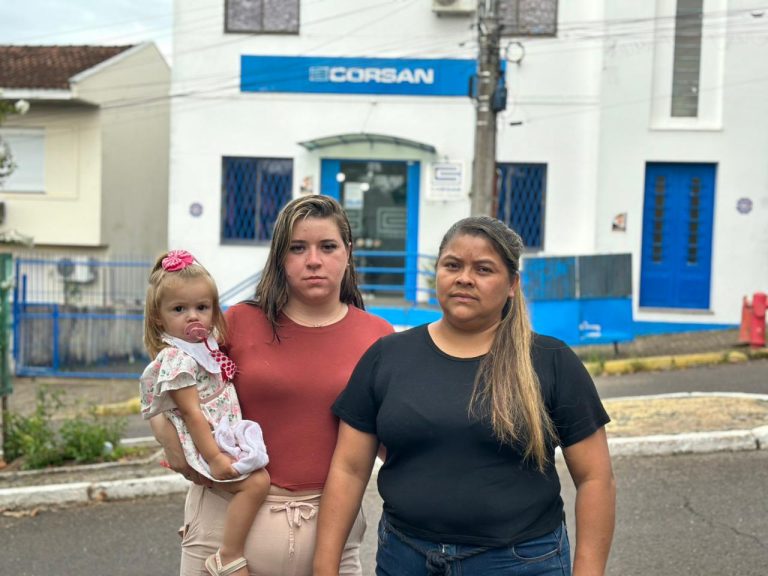 Moradores de Taquara se reúnem em frente à Corsan e denunciam água imprópria para consumo