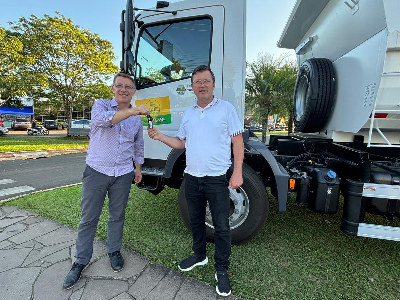 Três Coroas recebe caminhão para reforçar atendimento aos produtores rurais