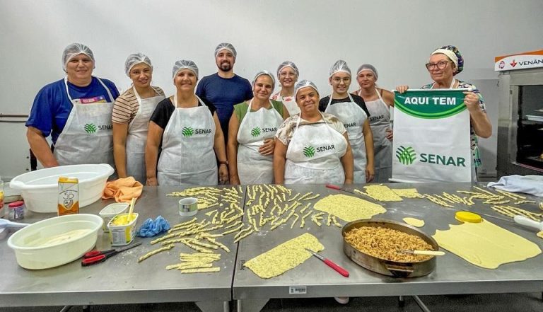 Curso de Bolachas e Salgados capacita moradores e incentiva geração de renda em Parobé