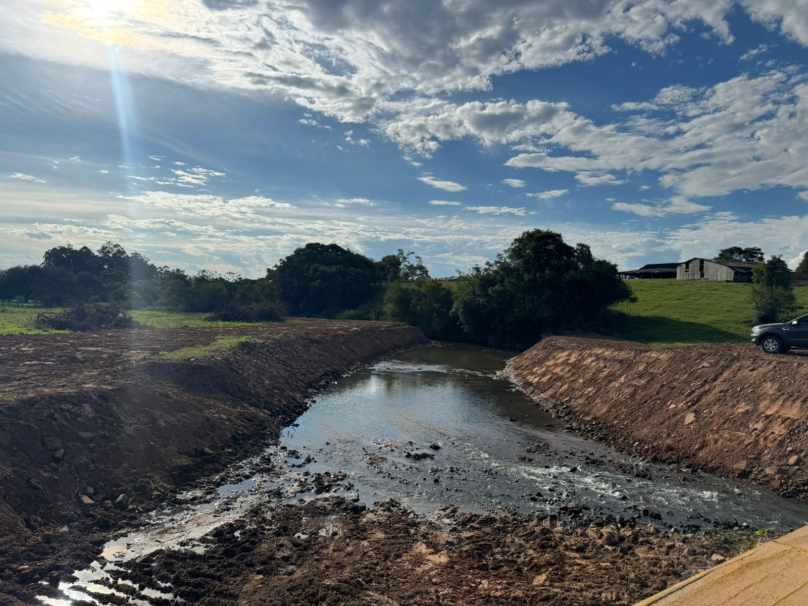 Desassoreamento do arroio Raposo avança em Taquara e busca reduzir riscos de cheias