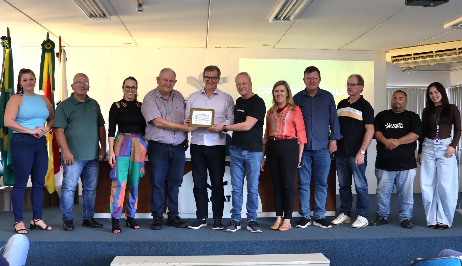 Delmar Backes recebe placa de reconhecimento do Corede