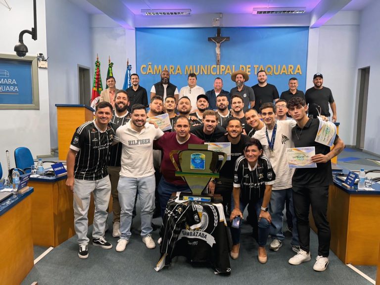 Câmara de Taquara homenageia equipe Gambazada pelo bicampeonato regional de futsal
