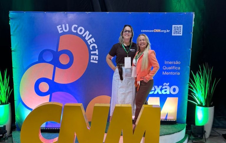 Secretária de Educação de Parobé participa do Conexão CNM em SC e busca novas estratégias para fortalecer a rede municipal