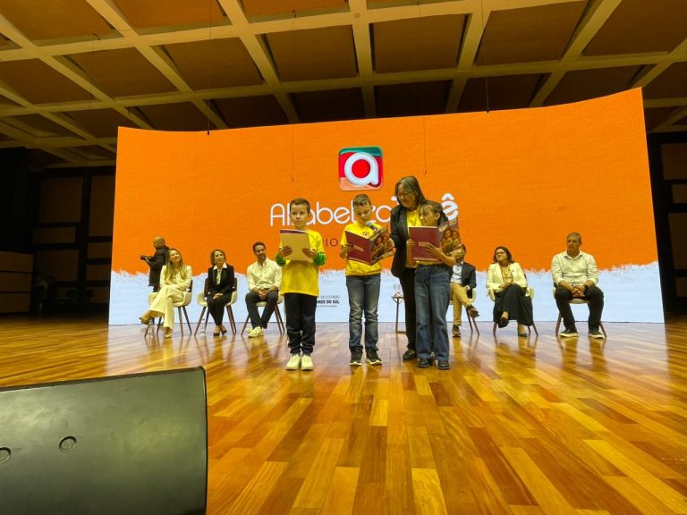 Educação de Igrejinha conquista reconhecimento estadual com destaque no Alfabetiza Tchê
