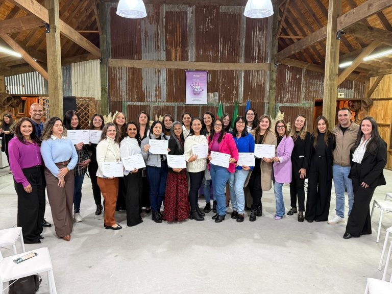 Parobé forma 20 mulheres no curso de Técnicas Básicas de Auxiliar Administrativo