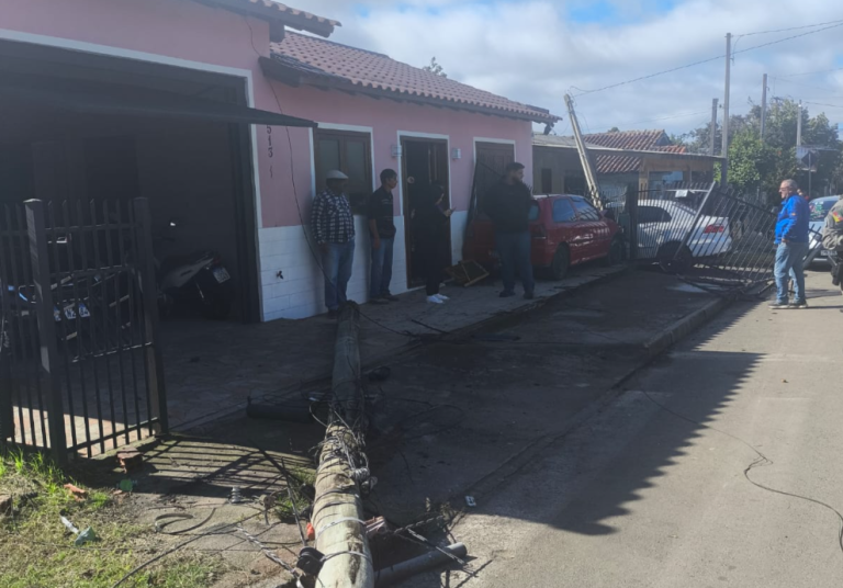 Motorista embriagado atinge duas casas e é preso em flagrante em Taquara