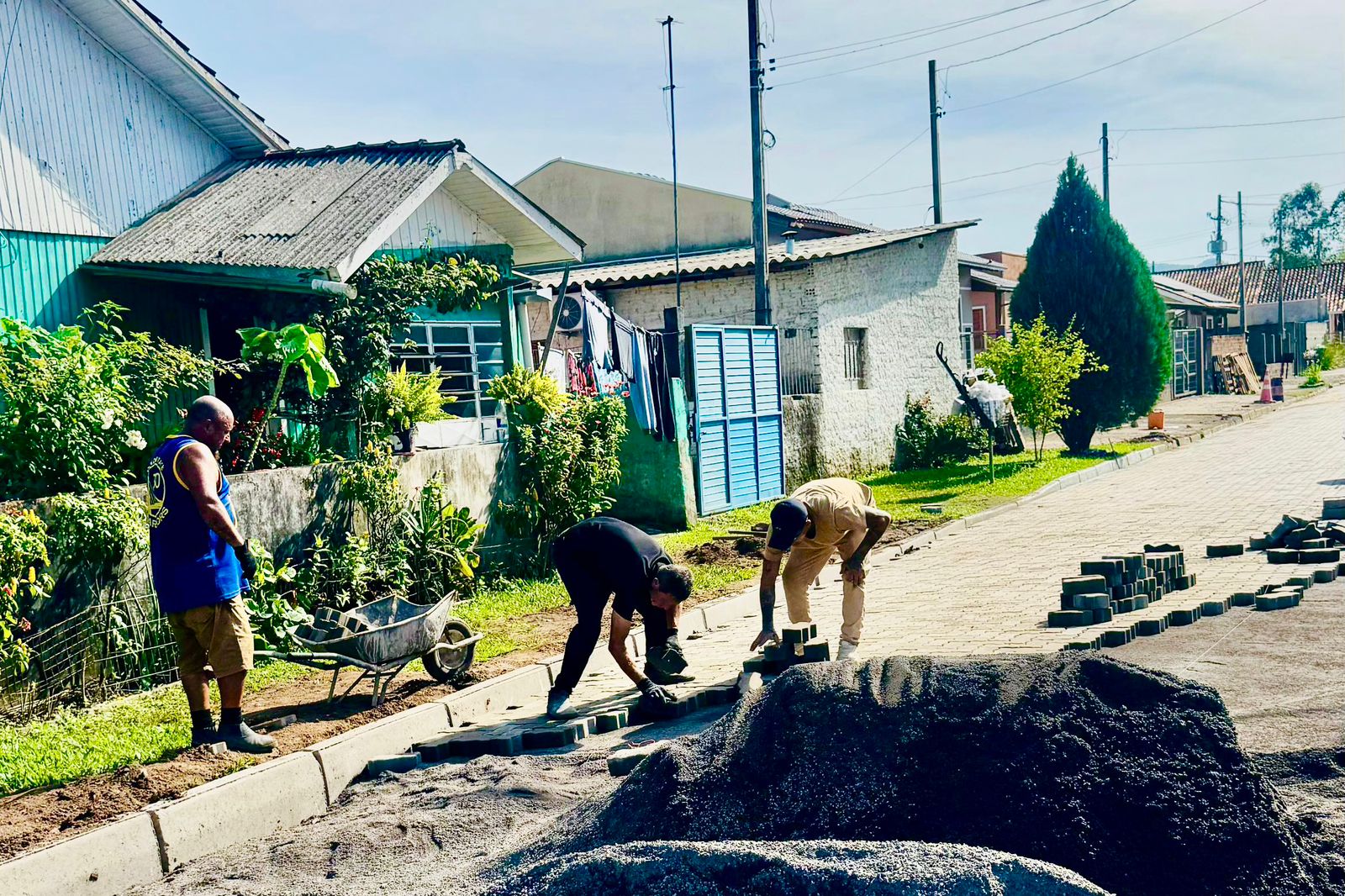Pavimentação avança no bairro Mundo Novo com utilização de calçamento e blocos de concreto em Taquara