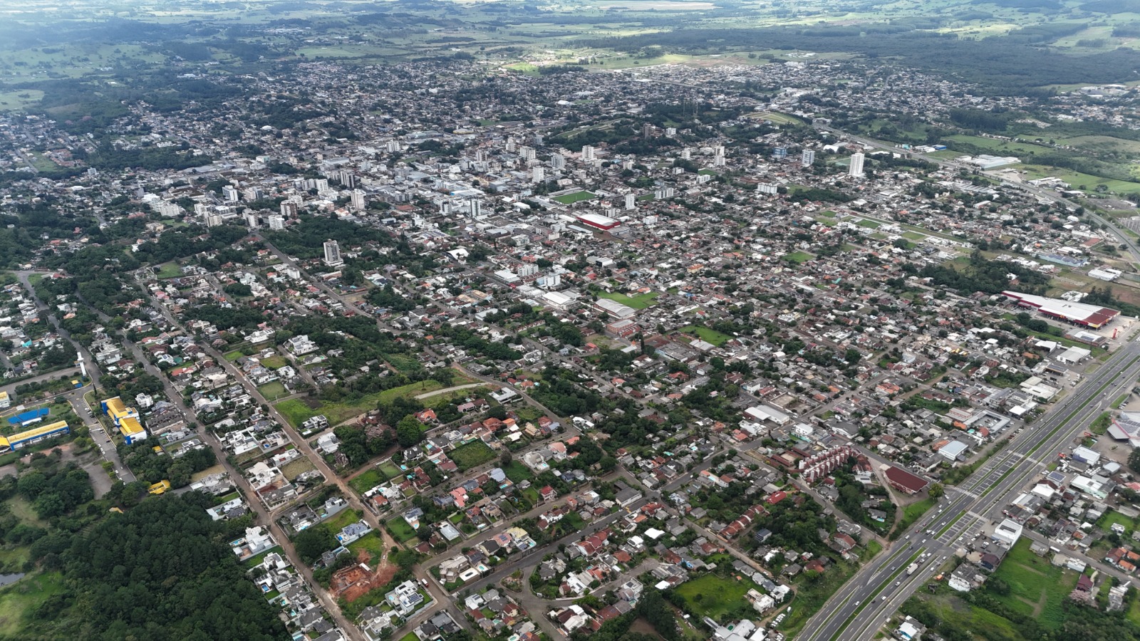 Taquara amplia atividades de baixo risco e avança na desburocratização para abertura de empresas