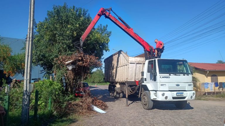 Recolhimento de podas segue nos bairros Ronda, Cruzeiro, Recreio, Morro do Leôncio e Centro, em Taquara
