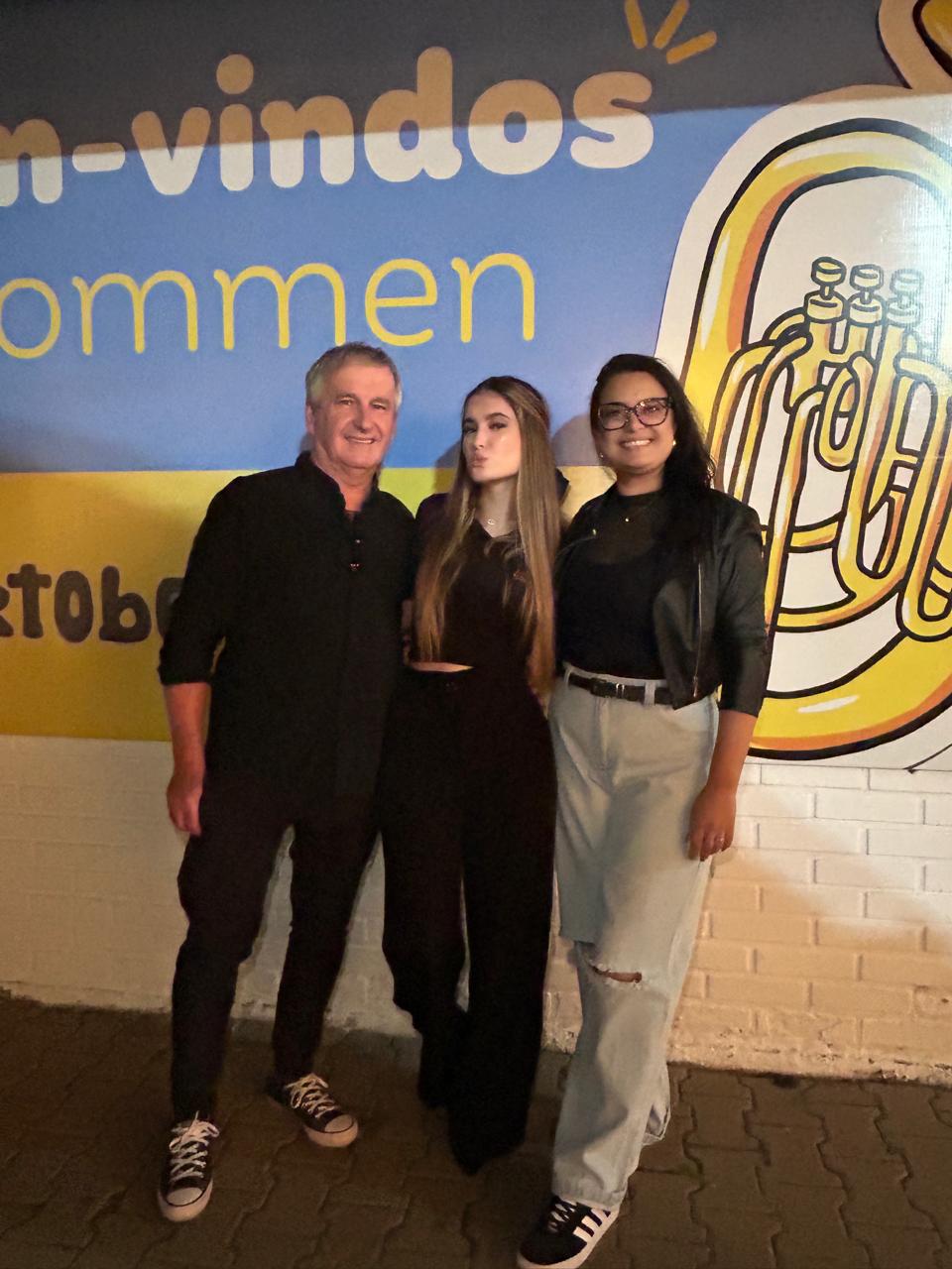 Na Oktoberfest de Igrejinha, famílias transformam voluntariado em legado entre gerações