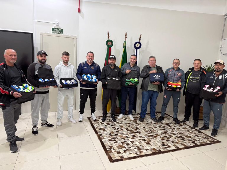 Prefeitura de Parobé entrega kits de bochas italianas às equipes do Campeonato Municipal