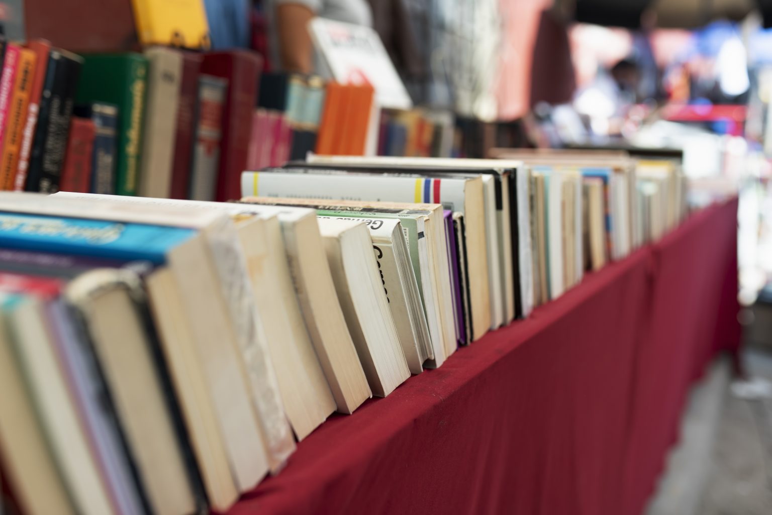 23ª Feira do Livro de Rolante segue até sábado com programação no Parque da Kuchenfest