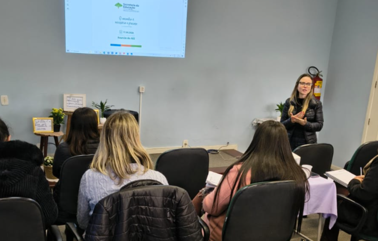 SMED promove encontro com professores do AEE para fortalecer a Educação Especial em Três Coroas