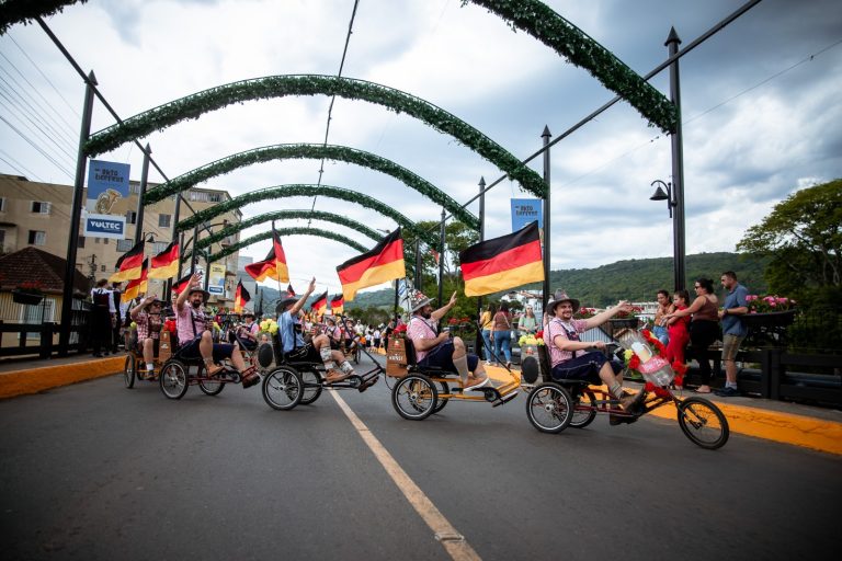 37ª Oktoberfest de Igrejinha abre inscrições para comunidade participar do desfile da festa