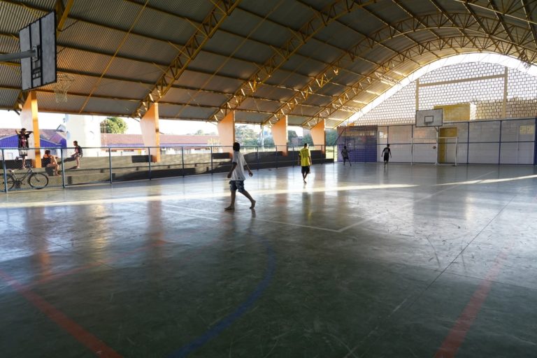 Quadra esportiva da EMEF 17 de Abril é totalmente reformada e entrega oficial será nesta segunda-feira