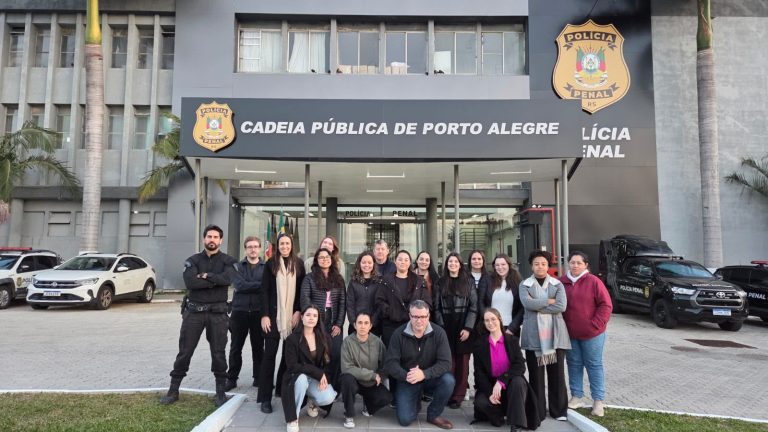 Acadêmicos de Direito da Faccat participam de visita técnica ao Presídio Central