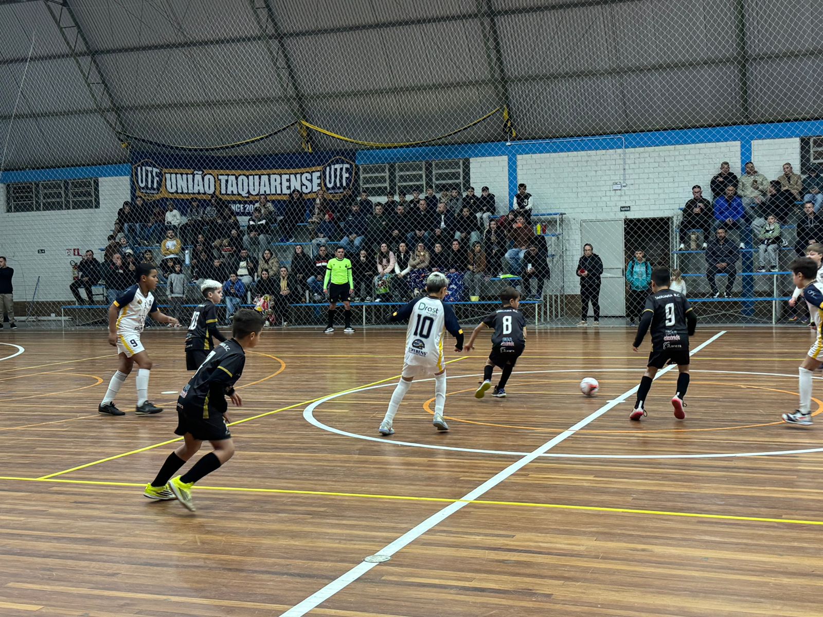 Campeonato Municipal de Futsal de Taquara inicia com disputas nas categorias de base, feminino e veterano