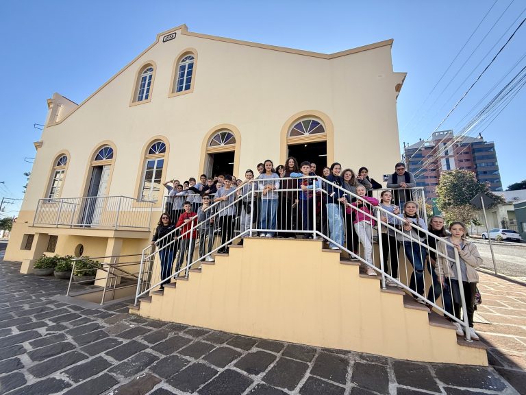Taquara recebe estudantes de Morro Reuter em roteiro de valorização histórica e cultural
