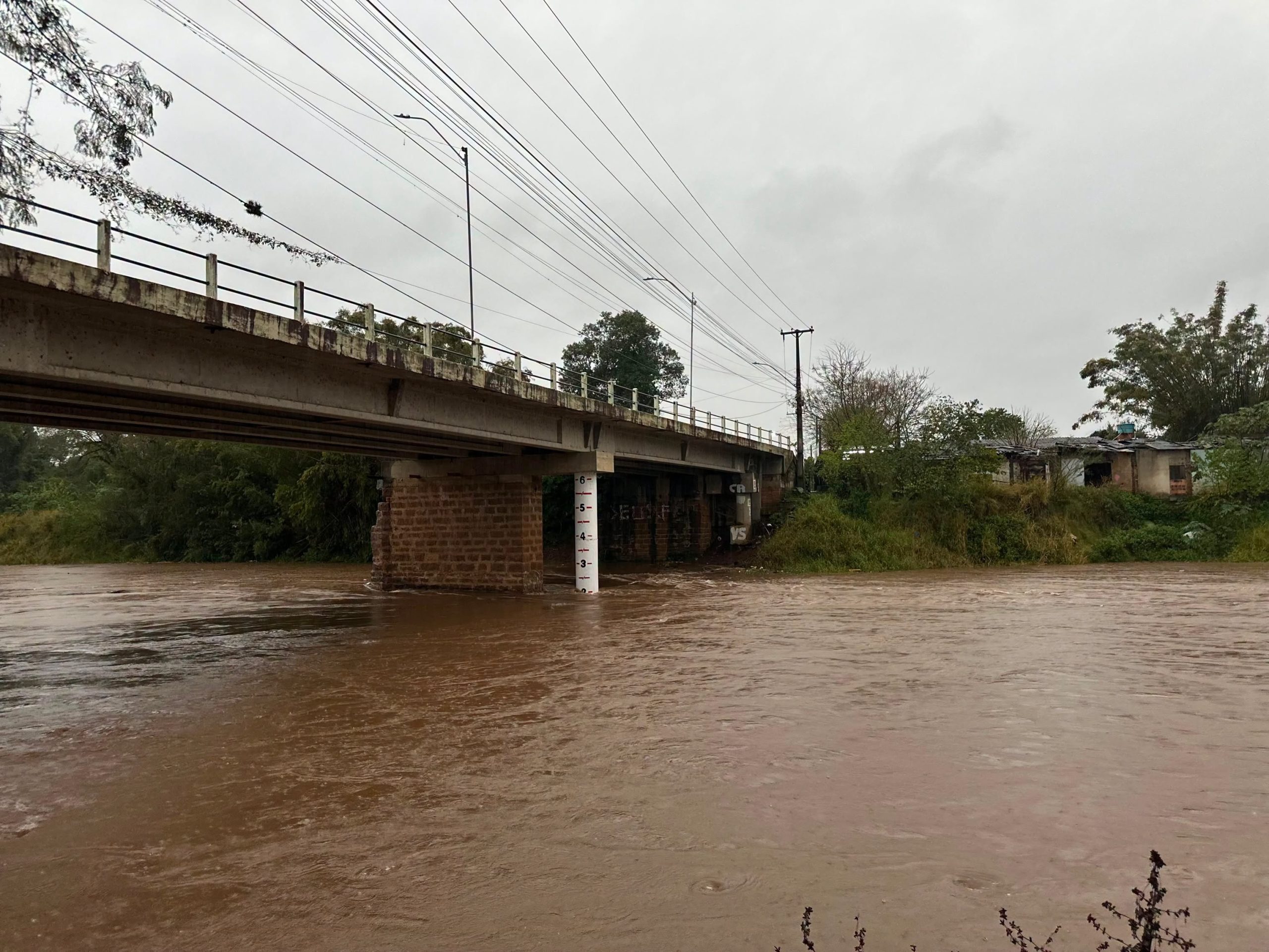 Defesas Civis do Vale do Paranhana intensificam monitoramento após acumulados de chuva e alertas meteorológicos