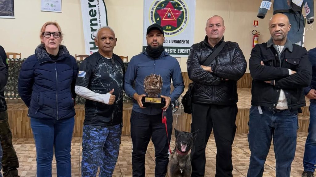Adestrador ligado à Delegacia de Taquara conquista pódio em torneio de cães de polícia