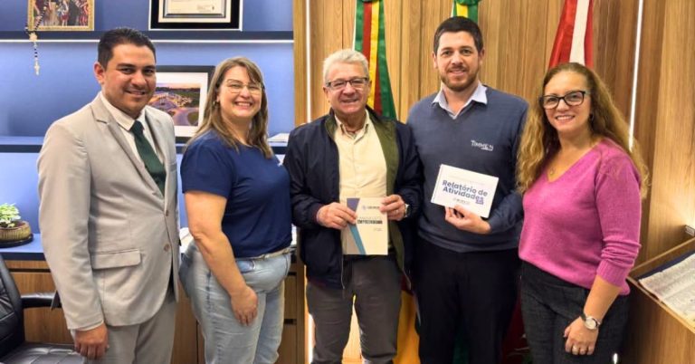 Presidente da ACISA entrega Manifesto Empreendedor ao prefeito de Rolante