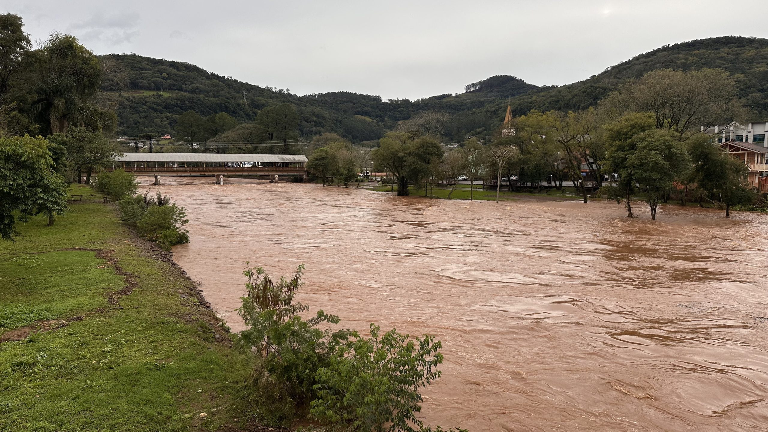 Três Coroas registra cerca de 100 desalojados após chuvas e mantém monitoramento do Rio Paranhana
