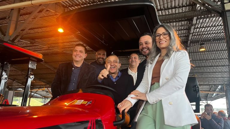 Parobé recebe três novos tratores agrícolas para reforçar atendimento aos produtores rurais