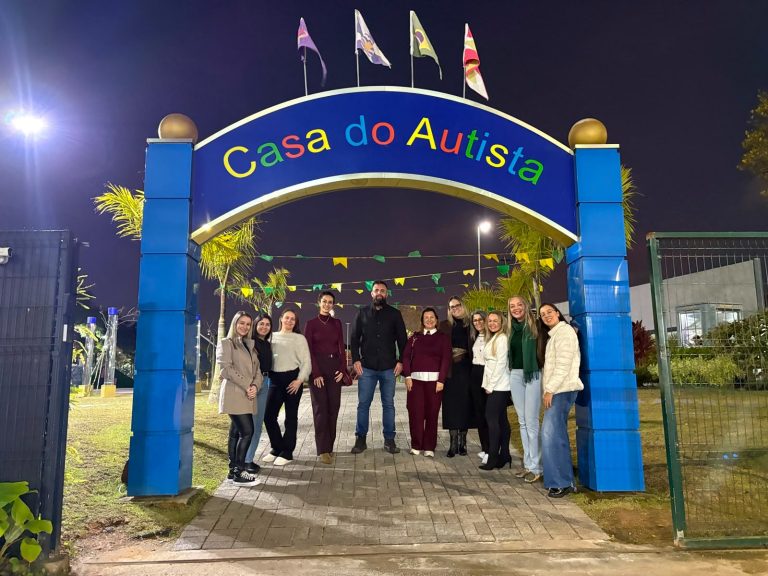 Parobé visita Casa do Autista de Balneário Camboriú para conhecer modelo de atendimento