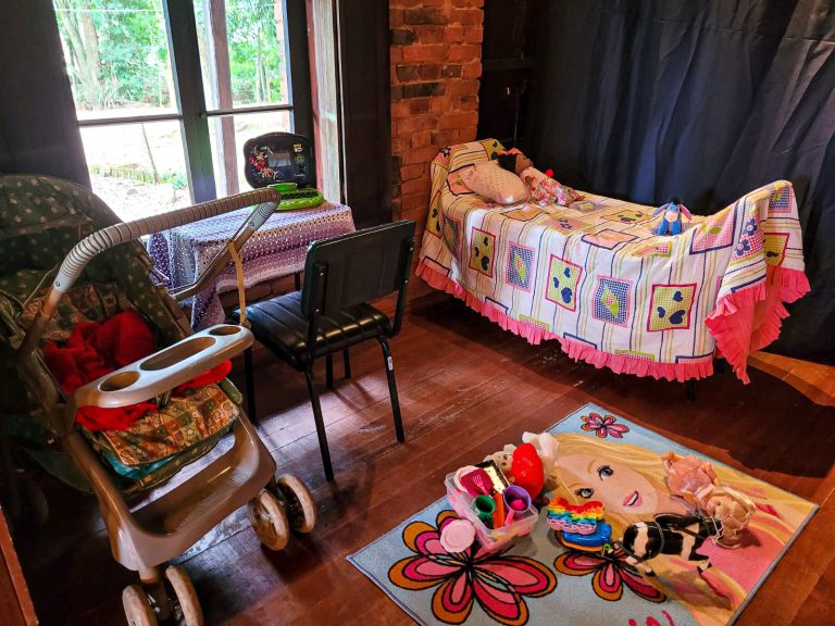 Casa-exposição "Nem Tão Doce Lar" integra a programação da SEMANECA em Taquara