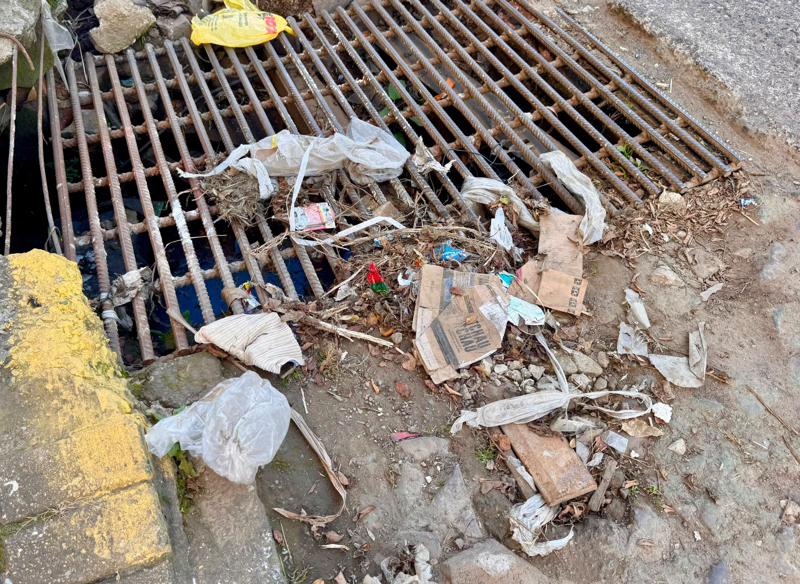 Prefeitura de Taquara faz limpeza de bueiros em áreas com maior risco de alagamentos